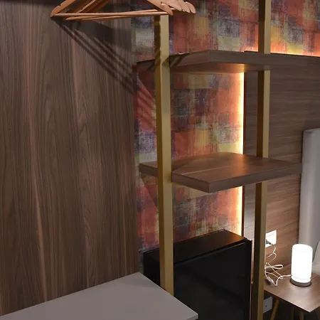 8room Hotel 4*