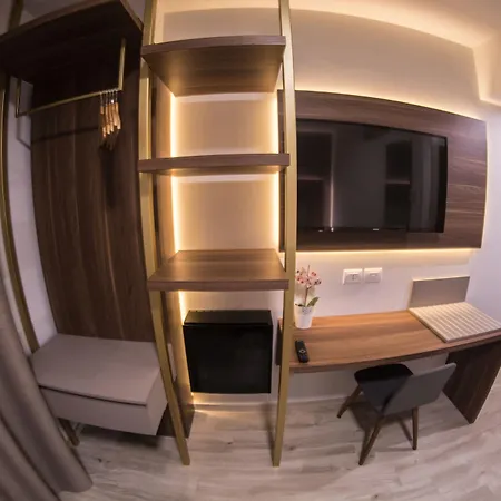 8room 4*