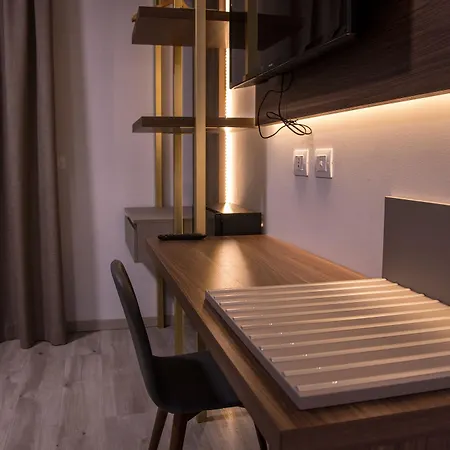 8room Hotel