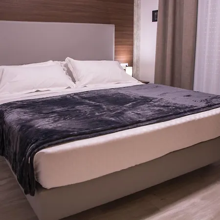8room Hotel CTA