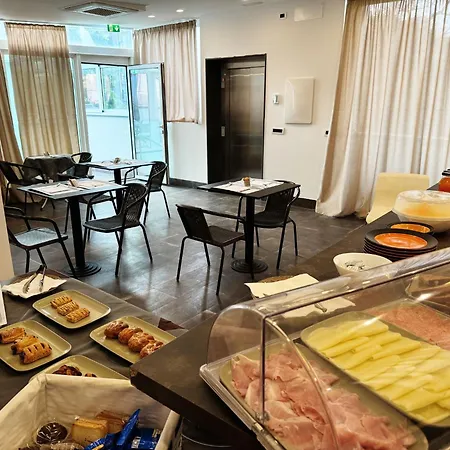 8room Hotel CTA