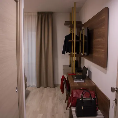 Готель 8room 4*