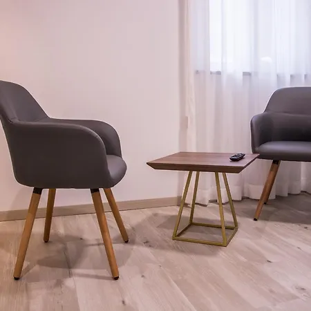 Готель 8room