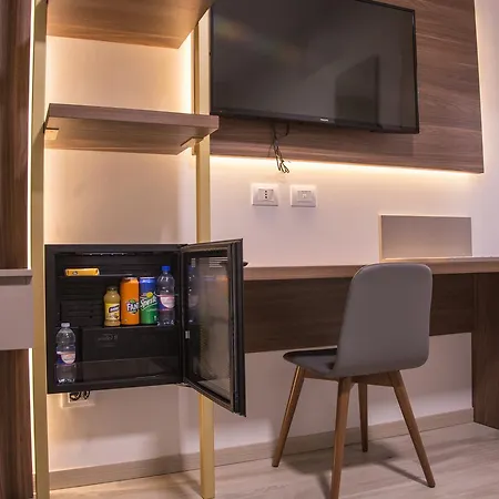8room 4* Катанія