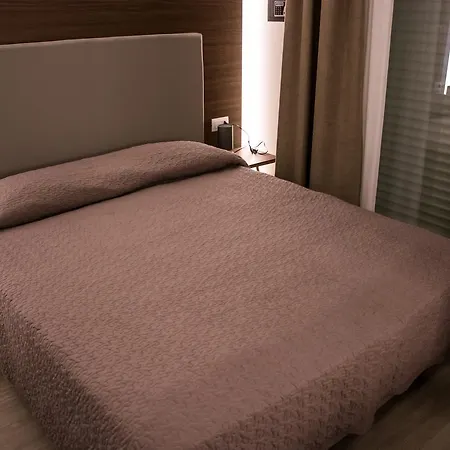 Hotel 8room 4*