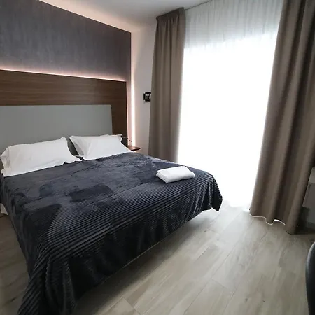 8room Катанія