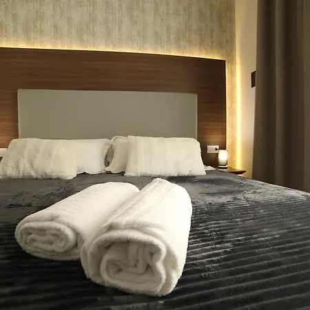 8room Hotel 4*