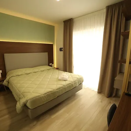 Hotel 8room