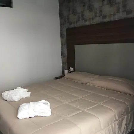 8room Hotel CTA