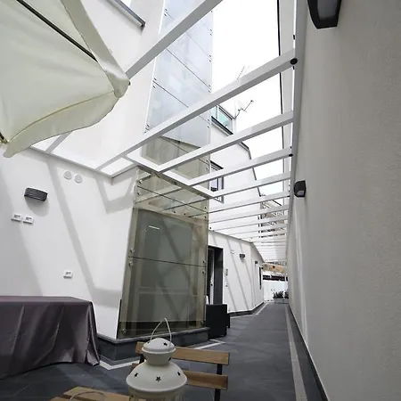 8room Готель Катанія