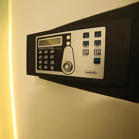 8room Готель Катанія