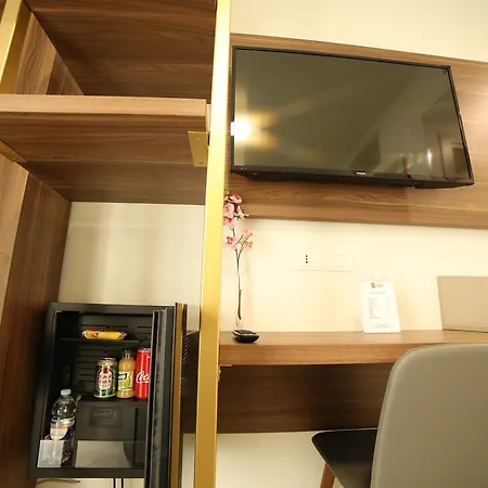 8room 4*