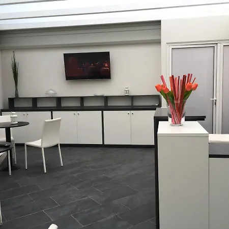 Готель 8room