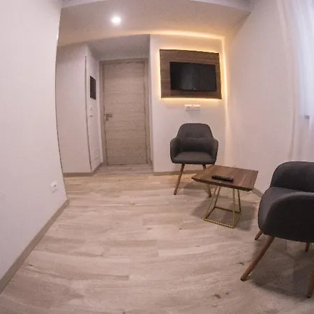 8room 4*