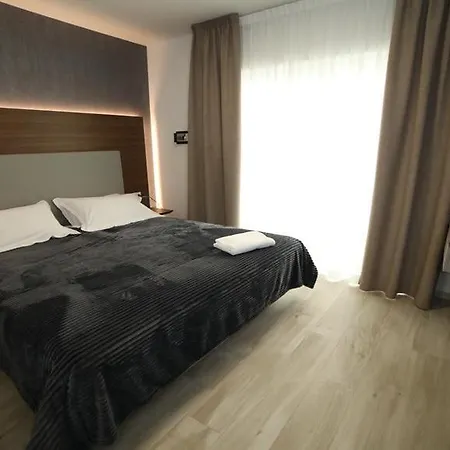 Hotel 8room